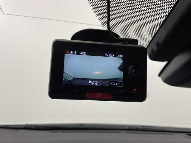 トヨタ プリウス A 道央・札幌 2016(平28)年 3.9万km ホワイトパールクリスタルシャイン ・4WD/寒冷地仕様/・トヨタセーフティセンス/・プリクラッシュセーフティ/・レーダークルーズコントロール/・純正9インチディーラーOPナビ　/・フルセグ.BT/DVD.CD.SD/・バックカメラ/・パーキングアシスト/・ワイパーデアイサー/・HUD/コーナーセンサー/・ブラインドスポットモニター/・オートマチックハイビーム/・前方ドライブレコーダー/・夏タイヤAW積込/・スマートキー×2/・横滑り防止装置/・レーンキープアシスト