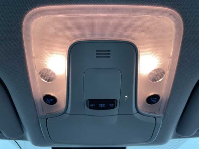 トヨタ プリウス A 道央・札幌 2016(平28)年 3.9万km ホワイトパールクリスタルシャイン ・4WD/寒冷地仕様/・トヨタセーフティセンス/・プリクラッシュセーフティ/・レーダークルーズコントロール/・純正9インチディーラーOPナビ　/・フルセグ.BT/DVD.CD.SD/・バックカメラ/・パーキングアシスト/・ワイパーデアイサー/・HUD/コーナーセンサー/・ブラインドスポットモニター/・オートマチックハイビーム/・前方ドライブレコーダー/・夏タイヤAW積込/・スマートキー×2/・横滑り防止装置/・レーンキープアシスト