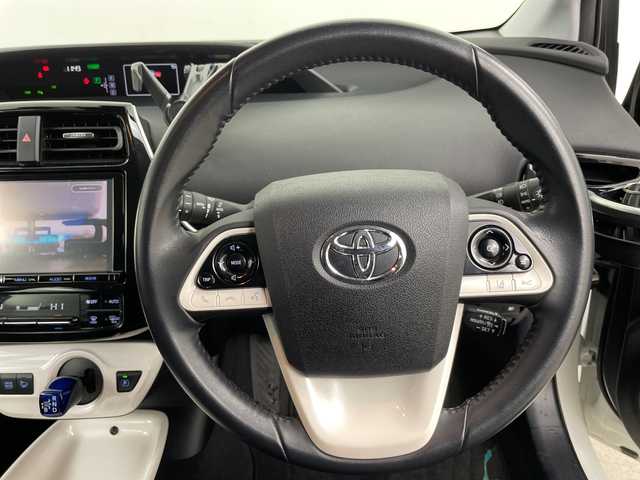 トヨタ プリウス A 道央・札幌 2016(平28)年 3.9万km ホワイトパールクリスタルシャイン ・4WD/寒冷地仕様/・トヨタセーフティセンス/・プリクラッシュセーフティ/・レーダークルーズコントロール/・純正9インチディーラーOPナビ　/・フルセグ.BT/DVD.CD.SD/・バックカメラ/・パーキングアシスト/・ワイパーデアイサー/・HUD/コーナーセンサー/・ブラインドスポットモニター/・オートマチックハイビーム/・前方ドライブレコーダー/・夏タイヤAW積込/・スマートキー×2/・横滑り防止装置/・レーンキープアシスト