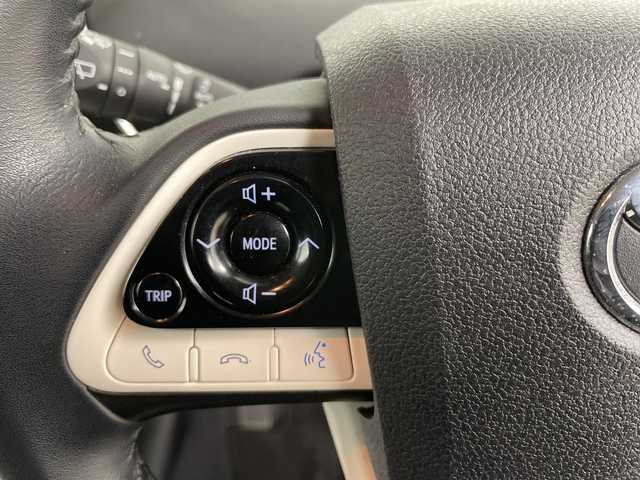 トヨタ プリウス A 道央・札幌 2016(平28)年 3.9万km ホワイトパールクリスタルシャイン ・4WD/寒冷地仕様/・トヨタセーフティセンス/・プリクラッシュセーフティ/・レーダークルーズコントロール/・純正9インチディーラーOPナビ　/・フルセグ.BT/DVD.CD.SD/・バックカメラ/・パーキングアシスト/・ワイパーデアイサー/・HUD/コーナーセンサー/・ブラインドスポットモニター/・オートマチックハイビーム/・前方ドライブレコーダー/・夏タイヤAW積込/・スマートキー×2/・横滑り防止装置/・レーンキープアシスト