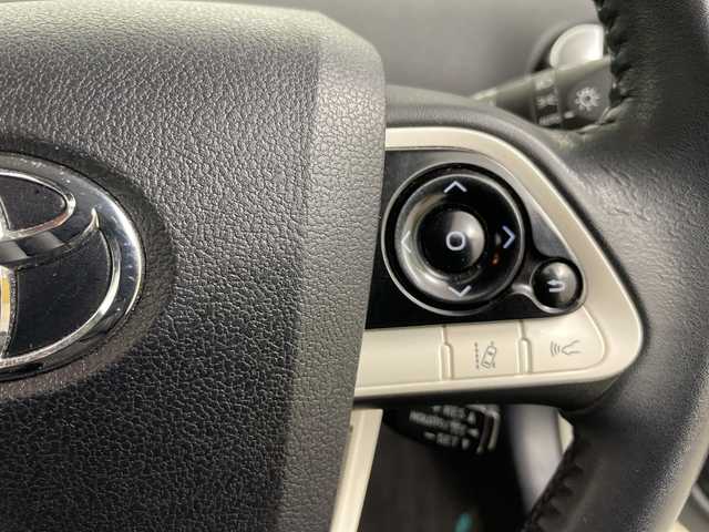 トヨタ プリウス A 道央・札幌 2016(平28)年 3.9万km ホワイトパールクリスタルシャイン ・4WD/寒冷地仕様/・トヨタセーフティセンス/・プリクラッシュセーフティ/・レーダークルーズコントロール/・純正9インチディーラーOPナビ　/・フルセグ.BT/DVD.CD.SD/・バックカメラ/・パーキングアシスト/・ワイパーデアイサー/・HUD/コーナーセンサー/・ブラインドスポットモニター/・オートマチックハイビーム/・前方ドライブレコーダー/・夏タイヤAW積込/・スマートキー×2/・横滑り防止装置/・レーンキープアシスト