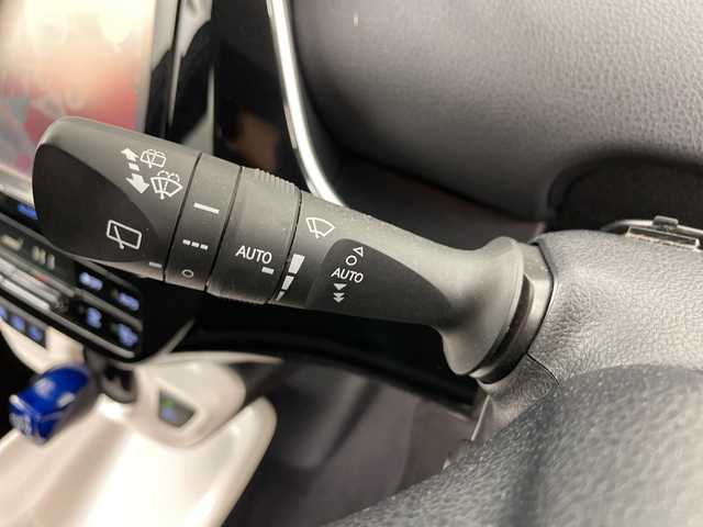 トヨタ プリウス A 道央・札幌 2016(平28)年 3.9万km ホワイトパールクリスタルシャイン ・4WD/寒冷地仕様/・トヨタセーフティセンス/・プリクラッシュセーフティ/・レーダークルーズコントロール/・純正9インチディーラーOPナビ　/・フルセグ.BT/DVD.CD.SD/・バックカメラ/・パーキングアシスト/・ワイパーデアイサー/・HUD/コーナーセンサー/・ブラインドスポットモニター/・オートマチックハイビーム/・前方ドライブレコーダー/・夏タイヤAW積込/・スマートキー×2/・横滑り防止装置/・レーンキープアシスト