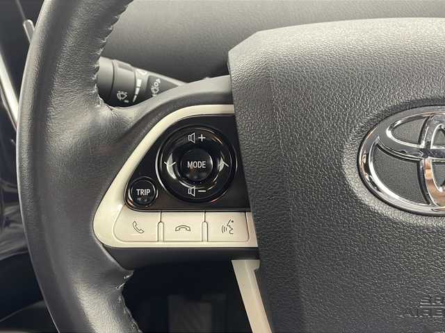 トヨタ プリウス ＰＨＶ A 栃木県 2017(平29)年 5万km スティールブロンドM 純正ナビ/(BT/iPod/AUX/USB)/フルセグテレビ/バックカメラ/横滑り防止装置/クルーズコントロール/レーンキープアシスト/クリアランスソナー/ブラインドスポットモニター/プリクラッシュ/プッシュスタート/前席シートヒーター/オートライト/オートマチックハイビーム/純正15インチAW/ステアリングヒーター/純正LEDヘッドライト/ビルトインETC2.0/純正フロアマット/ステアリングリモコン/革巻きステアリング/スペアキー