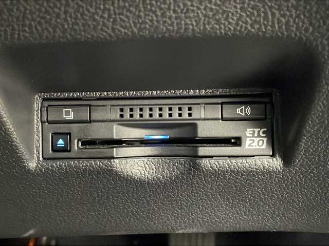トヨタ プリウス ＰＨＶ A 栃木県 2017(平29)年 5万km スティールブロンドM 純正ナビ/(BT/iPod/AUX/USB)/フルセグテレビ/バックカメラ/横滑り防止装置/クルーズコントロール/レーンキープアシスト/クリアランスソナー/ブラインドスポットモニター/プリクラッシュ/プッシュスタート/前席シートヒーター/オートライト/オートマチックハイビーム/純正15インチAW/ステアリングヒーター/純正LEDヘッドライト/ビルトインETC2.0/純正フロアマット/ステアリングリモコン/革巻きステアリング/スペアキー