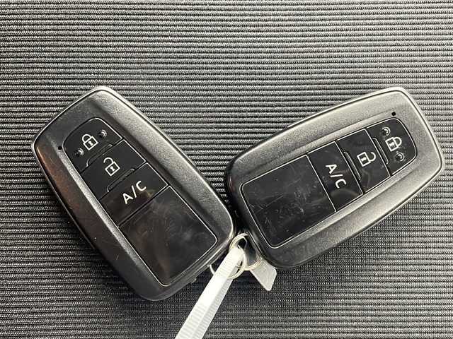 トヨタ プリウス ＰＨＶ A 栃木県 2017(平29)年 5万km スティールブロンドM 純正ナビ/(BT/iPod/AUX/USB)/フルセグテレビ/バックカメラ/横滑り防止装置/クルーズコントロール/レーンキープアシスト/クリアランスソナー/ブラインドスポットモニター/プリクラッシュ/プッシュスタート/前席シートヒーター/オートライト/オートマチックハイビーム/純正15インチAW/ステアリングヒーター/純正LEDヘッドライト/ビルトインETC2.0/純正フロアマット/ステアリングリモコン/革巻きステアリング/スペアキー