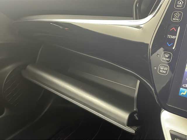トヨタ プリウス ＰＨＶ A 栃木県 2017(平29)年 5万km スティールブロンドM 純正ナビ/(BT/iPod/AUX/USB)/フルセグテレビ/バックカメラ/横滑り防止装置/クルーズコントロール/レーンキープアシスト/クリアランスソナー/ブラインドスポットモニター/プリクラッシュ/プッシュスタート/前席シートヒーター/オートライト/オートマチックハイビーム/純正15インチAW/ステアリングヒーター/純正LEDヘッドライト/ビルトインETC2.0/純正フロアマット/ステアリングリモコン/革巻きステアリング/スペアキー