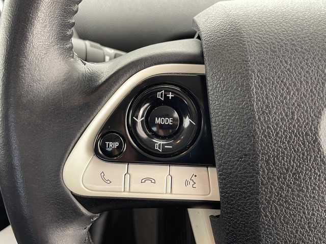 トヨタ プリウス ＰＨＶ A 千葉県 2017(平29)年 5万km スティールブロンドM 純正ナビ/　Bluetooth/フルセグTV/トヨタセーフティセンス/レーダークルーズコントロール/レーンキープアシスト/衝突軽減ブレーキ/クリアランスソナー/ブラインドスポットモニター/オートハイビーム/パーキングアシスト/前席シートヒーター/ステアリングヒーター/ビルトインETC2.0/前方ドラレコ/LEDライト/フォグランプ/フロアマット