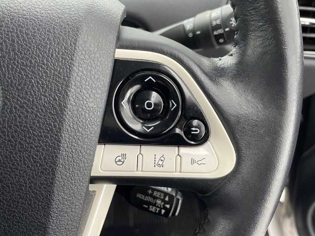 トヨタ プリウス ＰＨＶ A 千葉県 2017(平29)年 5万km スティールブロンドM 純正ナビ/　Bluetooth/フルセグTV/トヨタセーフティセンス/レーダークルーズコントロール/レーンキープアシスト/衝突軽減ブレーキ/クリアランスソナー/ブラインドスポットモニター/オートハイビーム/パーキングアシスト/前席シートヒーター/ステアリングヒーター/ビルトインETC2.0/前方ドラレコ/LEDライト/フォグランプ/フロアマット
