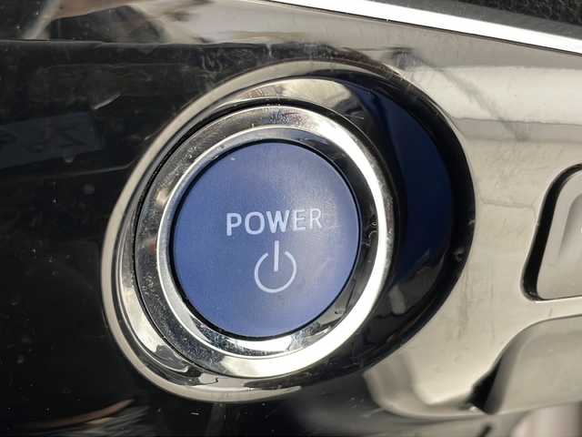 トヨタ プリウス ＰＨＶ A 千葉県 2017(平29)年 5万km スティールブロンドM 純正ナビ/　Bluetooth/フルセグTV/トヨタセーフティセンス/レーダークルーズコントロール/レーンキープアシスト/衝突軽減ブレーキ/クリアランスソナー/ブラインドスポットモニター/オートハイビーム/パーキングアシスト/前席シートヒーター/ステアリングヒーター/ビルトインETC2.0/前方ドラレコ/LEDライト/フォグランプ/フロアマット