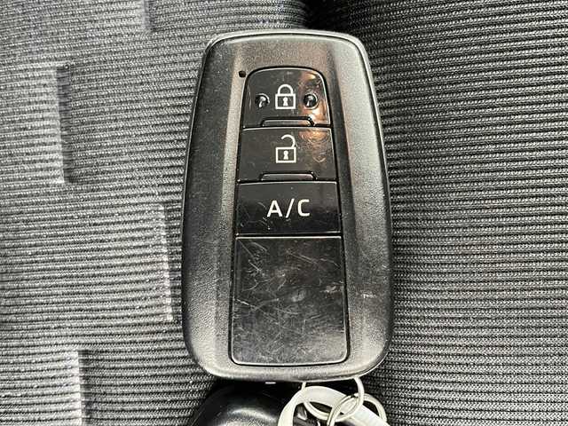 トヨタ プリウス ＰＨＶ A 千葉県 2017(平29)年 5万km スティールブロンドM 純正ナビ/　Bluetooth/フルセグTV/トヨタセーフティセンス/レーダークルーズコントロール/レーンキープアシスト/衝突軽減ブレーキ/クリアランスソナー/ブラインドスポットモニター/オートハイビーム/パーキングアシスト/前席シートヒーター/ステアリングヒーター/ビルトインETC2.0/前方ドラレコ/LEDライト/フォグランプ/フロアマット