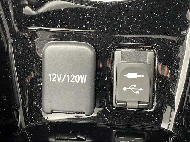 トヨタ プリウス ＰＨＶ A 千葉県 2017(平29)年 5万km スティールブロンドM 純正ナビ/　Bluetooth/フルセグTV/トヨタセーフティセンス/レーダークルーズコントロール/レーンキープアシスト/衝突軽減ブレーキ/クリアランスソナー/ブラインドスポットモニター/オートハイビーム/パーキングアシスト/前席シートヒーター/ステアリングヒーター/ビルトインETC2.0/前方ドラレコ/LEDライト/フォグランプ/フロアマット