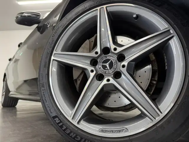 メルセデス・ベンツ Ｃ１８０ ステーションW ローレウスED 三重県 2018(平30)年 3.9万km オブシディアンブラック ガソリン・ターボ/FR/MTモード付コラム9AT/純正 8.4インチナビ/（FM/AM/TV/Bluetooth/SD/MSV/USBx2）/リヤビューカメラ/ドラレコ 前方/ETC2.0/安全/【OP】レーダーセーフティパッケージ/●アクティブブレーキアシスト（歩行者検知機能付：自動緊急ブレーキ）/●リアCPA（被害軽減ブレーキ付後方衝突警告システム）/●PRE-SAFE（事故予防と衝突時の被害軽減）/●アクティブレーンキーピングアシスト/●アクティブブラインドスポットアシスト/●ディスタンスパイロット・ディストロニック（渋滞走行対応自動追従型クルコン）/●ステアリングパイロット（ステアリング操作アシスト）/・パークトロニック（クリアランスソナー）/・パーキングパイロット（縦列・並列駐車支援）/装備/・パノラミックスライディングルーフ/・ルーフレール/・ARTICOレザーシート（合皮）/・オートトランク/・メモリー付パワーシート（D10way）＆4wayパワーシート（N）/・シートヒーター（D/N）/・オートライト/・LEDヘッドライト/・パドルシフト/・AMG 18inAW/・キーレスゴー（プッシュスタート&スマートキー）