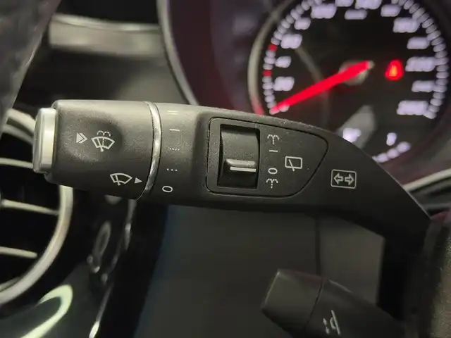 メルセデス・ベンツ Ｃ１８０ ステーションW ローレウスED 三重県 2018(平30)年 3.9万km オブシディアンブラック ガソリン・ターボ/FR/MTモード付コラム9AT/純正 8.4インチナビ/（FM/AM/TV/Bluetooth/SD/MSV/USBx2）/リヤビューカメラ/ドラレコ 前方/ETC2.0/安全/【OP】レーダーセーフティパッケージ/●アクティブブレーキアシスト（歩行者検知機能付：自動緊急ブレーキ）/●リアCPA（被害軽減ブレーキ付後方衝突警告システム）/●PRE-SAFE（事故予防と衝突時の被害軽減）/●アクティブレーンキーピングアシスト/●アクティブブラインドスポットアシスト/●ディスタンスパイロット・ディストロニック（渋滞走行対応自動追従型クルコン）/●ステアリングパイロット（ステアリング操作アシスト）/・パークトロニック（クリアランスソナー）/・パーキングパイロット（縦列・並列駐車支援）/装備/・パノラミックスライディングルーフ/・ルーフレール/・ARTICOレザーシート（合皮）/・オートトランク/・メモリー付パワーシート（D10way）＆4wayパワーシート（N）/・シートヒーター（D/N）/・オートライト/・LEDヘッドライト/・パドルシフト/・AMG 18inAW/・キーレスゴー（プッシュスタート&スマートキー）