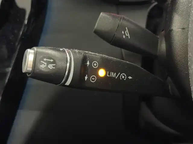 メルセデス・ベンツ Ｃ１８０ ステーションW ローレウスED 三重県 2018(平30)年 3.9万km オブシディアンブラック ガソリン・ターボ/FR/MTモード付コラム9AT/純正 8.4インチナビ/（FM/AM/TV/Bluetooth/SD/MSV/USBx2）/リヤビューカメラ/ドラレコ 前方/ETC2.0/安全/【OP】レーダーセーフティパッケージ/●アクティブブレーキアシスト（歩行者検知機能付：自動緊急ブレーキ）/●リアCPA（被害軽減ブレーキ付後方衝突警告システム）/●PRE-SAFE（事故予防と衝突時の被害軽減）/●アクティブレーンキーピングアシスト/●アクティブブラインドスポットアシスト/●ディスタンスパイロット・ディストロニック（渋滞走行対応自動追従型クルコン）/●ステアリングパイロット（ステアリング操作アシスト）/・パークトロニック（クリアランスソナー）/・パーキングパイロット（縦列・並列駐車支援）/装備/・パノラミックスライディングルーフ/・ルーフレール/・ARTICOレザーシート（合皮）/・オートトランク/・メモリー付パワーシート（D10way）＆4wayパワーシート（N）/・シートヒーター（D/N）/・オートライト/・LEDヘッドライト/・パドルシフト/・AMG 18inAW/・キーレスゴー（プッシュスタート&スマートキー）
