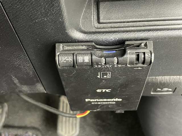 トヨタ アクア S 福岡県 2013(平25)年 10.3万km ブラックマイカ 社外ナビ（ＣＤ，ＤＶＤ，Ｂｌｕｅｔｏｏｔｈ，フルセグＴＶ）　/ＥＴＣ　/エンジンプッシュスタート　/スペアキー　/電動格納式ドアミラー　/ＥＣＯモード　/ＥＶモード　/純正フロアマット　/ドアバイザー　/オートライト
