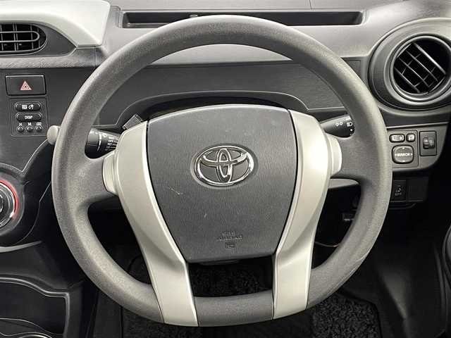 トヨタ アクア S 福岡県 2013(平25)年 10.3万km ブラックマイカ 社外ナビ（ＣＤ，ＤＶＤ，Ｂｌｕｅｔｏｏｔｈ，フルセグＴＶ）　/ＥＴＣ　/エンジンプッシュスタート　/スペアキー　/電動格納式ドアミラー　/ＥＣＯモード　/ＥＶモード　/純正フロアマット　/ドアバイザー　/オートライト