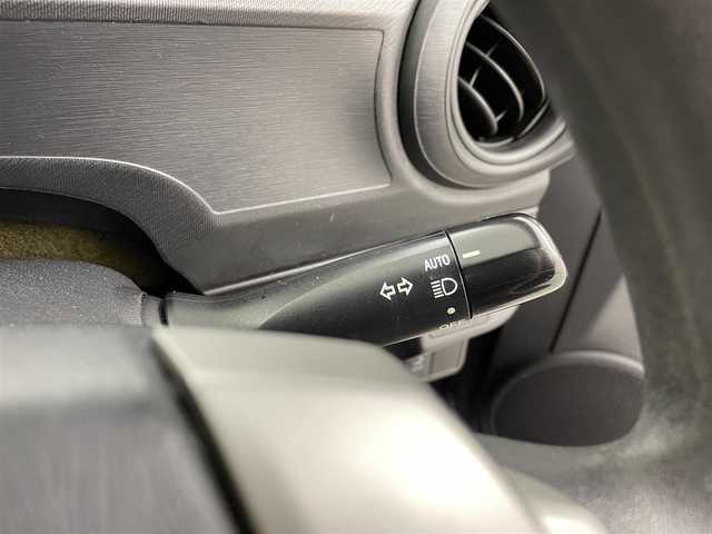 トヨタ アクア S 福岡県 2013(平25)年 10.3万km ブラックマイカ 社外ナビ（ＣＤ，ＤＶＤ，Ｂｌｕｅｔｏｏｔｈ，フルセグＴＶ）　/ＥＴＣ　/エンジンプッシュスタート　/スペアキー　/電動格納式ドアミラー　/ＥＣＯモード　/ＥＶモード　/純正フロアマット　/ドアバイザー　/オートライト