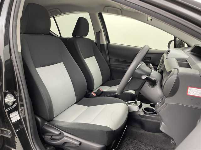 トヨタ アクア S 福岡県 2013(平25)年 10.3万km ブラックマイカ 社外ナビ（ＣＤ，ＤＶＤ，Ｂｌｕｅｔｏｏｔｈ，フルセグＴＶ）　/ＥＴＣ　/エンジンプッシュスタート　/スペアキー　/電動格納式ドアミラー　/ＥＣＯモード　/ＥＶモード　/純正フロアマット　/ドアバイザー　/オートライト
