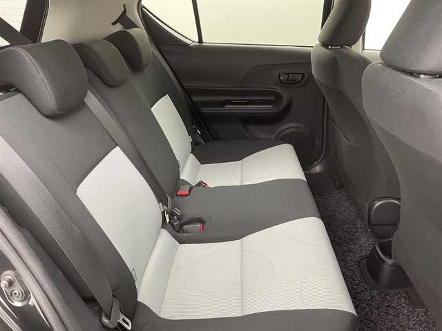 トヨタ アクア S 福岡県 2013(平25)年 10.3万km ブラックマイカ 社外ナビ（ＣＤ，ＤＶＤ，Ｂｌｕｅｔｏｏｔｈ，フルセグＴＶ）　/ＥＴＣ　/エンジンプッシュスタート　/スペアキー　/電動格納式ドアミラー　/ＥＣＯモード　/ＥＶモード　/純正フロアマット　/ドアバイザー　/オートライト