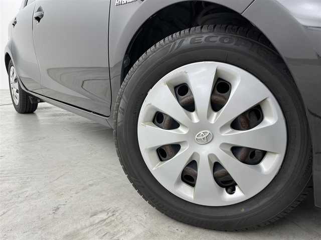 トヨタ アクア S 福岡県 2013(平25)年 10.3万km ブラックマイカ 社外ナビ（ＣＤ，ＤＶＤ，Ｂｌｕｅｔｏｏｔｈ，フルセグＴＶ）　/ＥＴＣ　/エンジンプッシュスタート　/スペアキー　/電動格納式ドアミラー　/ＥＣＯモード　/ＥＶモード　/純正フロアマット　/ドアバイザー　/オートライト