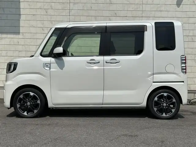 ダイハツ ウェイク G ターボ　レジャーエディション SA Ⅱ 大分県 2017(平29)年 7.6万km パールホワイトⅢ 純正SDナビゲーション(NSZN-X67D)/【フルセグTV/Bluetooth/DVD/CD/SD/ラジオ】/純正後席用モニター/外部端子接続：USB/HDMI/両側パワースライドドア/LEDヘッドライト/フロントフォグランプ/バックカメラ/ETC/スマートアシストII/・衝突警報機能	/・衝突回避支援ブレーキ機能/・車線逸脱警報機能/・誤発進抑制機能(前後)/・先行車発進お知らせ機能	/ステアリングスイッチ/純正15インチアルミホイール/純正フロアマット/純正ドアバイザー/スマートキー2本/保証書/取扱説明書