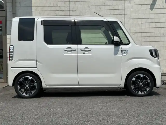 ダイハツ ウェイク G ターボ　レジャーエディション SA Ⅱ 大分県 2017(平29)年 7.6万km パールホワイトⅢ 純正SDナビゲーション(NSZN-X67D)/【フルセグTV/Bluetooth/DVD/CD/SD/ラジオ】/純正後席用モニター/外部端子接続：USB/HDMI/両側パワースライドドア/LEDヘッドライト/フロントフォグランプ/バックカメラ/ETC/スマートアシストII/・衝突警報機能	/・衝突回避支援ブレーキ機能/・車線逸脱警報機能/・誤発進抑制機能(前後)/・先行車発進お知らせ機能	/ステアリングスイッチ/純正15インチアルミホイール/純正フロアマット/純正ドアバイザー/スマートキー2本/保証書/取扱説明書