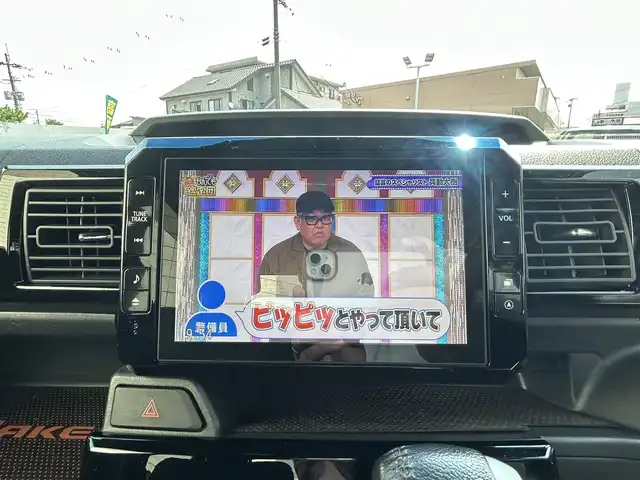 ダイハツ ウェイク G ターボ　レジャーエディション SA Ⅱ 大分県 2017(平29)年 7.6万km パールホワイトⅢ 純正SDナビゲーション(NSZN-X67D)/【フルセグTV/Bluetooth/DVD/CD/SD/ラジオ】/純正後席用モニター/外部端子接続：USB/HDMI/両側パワースライドドア/LEDヘッドライト/フロントフォグランプ/バックカメラ/ETC/スマートアシストII/・衝突警報機能	/・衝突回避支援ブレーキ機能/・車線逸脱警報機能/・誤発進抑制機能(前後)/・先行車発進お知らせ機能	/ステアリングスイッチ/純正15インチアルミホイール/純正フロアマット/純正ドアバイザー/スマートキー2本/保証書/取扱説明書