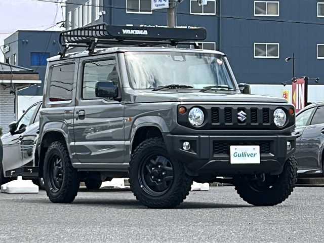 スズキ ジムニー XL 愛知県 2024(令6)年 2.2万km ミディアムグレー /禁煙ワンオーナー//4WD//ディスプレイオーディオ(ATOTO)BT/USB/YouTube//ミラー型前後ドライブレコーダー(JADO　T860-1)//ルーフキャリア(YAKIMA)//ヒッチカゴキャリア(CURT)//ETC//MTタイヤ(ヨコハマ　ジオランダー　185/85/R16)//シートヒーター//スペアスマートキー//LEDヘッドランプ//オートLEDヘッドライト//ヘッドライトレベライザー//フォグランプ//電動格納ミラー//アイドリングストップ//プリクラッシュ//横滑り防止装置//レーンキープアシスト//デフロック//ダウンヒルコントロール//トランスファーレバー//TPUフロアマット//TPUラゲージトレイ//ドリンクホルダー//LEDルームランプ//スペアタイヤカバー//取扱説明書