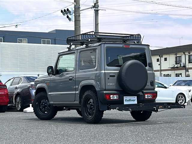 スズキ ジムニー XL 愛知県 2024(令6)年 2.2万km ミディアムグレー /禁煙ワンオーナー//4WD//ディスプレイオーディオ(ATOTO)BT/USB/YouTube//ミラー型前後ドライブレコーダー(JADO　T860-1)//ルーフキャリア(YAKIMA)//ヒッチカゴキャリア(CURT)//ETC//MTタイヤ(ヨコハマ　ジオランダー　185/85/R16)//シートヒーター//スペアスマートキー//LEDヘッドランプ//オートLEDヘッドライト//ヘッドライトレベライザー//フォグランプ//電動格納ミラー//アイドリングストップ//プリクラッシュ//横滑り防止装置//レーンキープアシスト//デフロック//ダウンヒルコントロール//トランスファーレバー//TPUフロアマット//TPUラゲージトレイ//ドリンクホルダー//LEDルームランプ//スペアタイヤカバー//取扱説明書