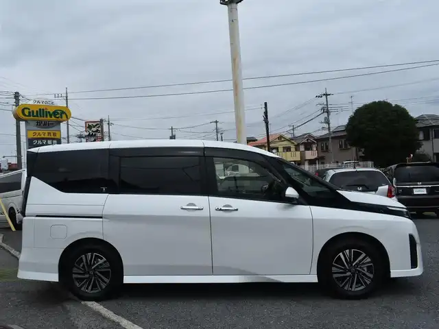 日産 セレナ ハイウェイスター V 神奈川県 2023(令5)年 1.7万km プリズムホワイト ワンオーナー/12.3インチ純正ナビ/フルセグテレビ/B/Tオーディオ/インテリジェントアラウンドビューモニター/ETC2.0/デジタルインナーミラー/プロパイロット/インテリジェントエアマージェンシーブレーキ他/ハンズフリー両側パワースライドドア/LEDヘッドライト/純正フロアマット/純正サイドバイザー/ロールサンシェード/インテリジェントキー/取扱説明書/保証書