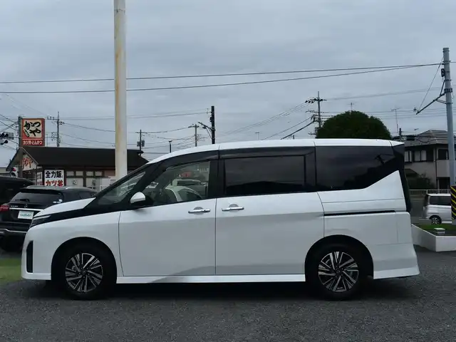 日産 セレナ ハイウェイスター V 神奈川県 2023(令5)年 1.7万km プリズムホワイト ワンオーナー/12.3インチ純正ナビ/フルセグテレビ/B/Tオーディオ/インテリジェントアラウンドビューモニター/ETC2.0/デジタルインナーミラー/プロパイロット/インテリジェントエアマージェンシーブレーキ他/ハンズフリー両側パワースライドドア/LEDヘッドライト/純正フロアマット/純正サイドバイザー/ロールサンシェード/インテリジェントキー/取扱説明書/保証書