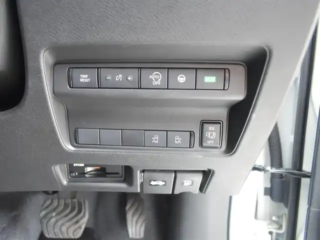 日産 セレナ ハイウェイスター V 神奈川県 2023(令5)年 1.7万km プリズムホワイト ワンオーナー/12.3インチ純正ナビ/フルセグテレビ/B/Tオーディオ/インテリジェントアラウンドビューモニター/ETC2.0/デジタルインナーミラー/プロパイロット/インテリジェントエアマージェンシーブレーキ他/ハンズフリー両側パワースライドドア/LEDヘッドライト/純正フロアマット/純正サイドバイザー/ロールサンシェード/インテリジェントキー/取扱説明書/保証書