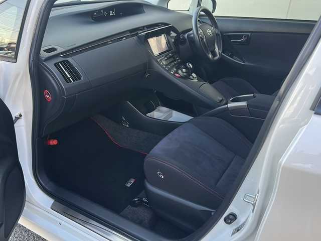 トヨタ プリウス S ツーリングセレ G’s 埼玉県 2013(平25)年 9.1万km ホワイトパールクリスタルシャイン (株)IDOMが運営する【じしゃロン熊谷店】の自社ローン専用車両になりますこちらは現金またはオートローンご利用時の価格です。自社ローンご希望の方は別途その旨お申付け下さい/社外SDナビ　CN-S310WD/　CD/DVD/DTV/Bluetooth/バックカメラ/ETC/前方ドライブレコーダー/ステアリングスイッチ/アルミペダル/純正18インチアルミホイール/純正フロアマット/プッシュスタート/スマートキー