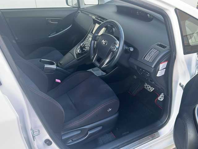 トヨタ プリウス S ツーリングセレ G’s 埼玉県 2013(平25)年 9.1万km ホワイトパールクリスタルシャイン (株)IDOMが運営する【じしゃロン熊谷店】の自社ローン専用車両になりますこちらは現金またはオートローンご利用時の価格です。自社ローンご希望の方は別途その旨お申付け下さい/社外SDナビ　CN-S310WD/　CD/DVD/DTV/Bluetooth/バックカメラ/ETC/前方ドライブレコーダー/ステアリングスイッチ/アルミペダル/純正18インチアルミホイール/純正フロアマット/プッシュスタート/スマートキー