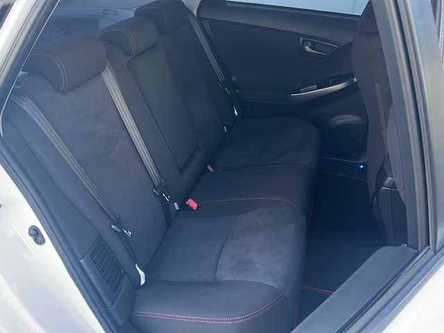 トヨタ プリウス S ツーリングセレ G’s 埼玉県 2013(平25)年 9.1万km ホワイトパールクリスタルシャイン (株)IDOMが運営する【じしゃロン熊谷店】の自社ローン専用車両になりますこちらは現金またはオートローンご利用時の価格です。自社ローンご希望の方は別途その旨お申付け下さい/社外SDナビ　CN-S310WD/　CD/DVD/DTV/Bluetooth/バックカメラ/ETC/前方ドライブレコーダー/ステアリングスイッチ/アルミペダル/純正18インチアルミホイール/純正フロアマット/プッシュスタート/スマートキー