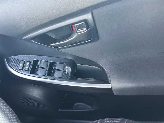 トヨタ プリウス S ツーリングセレ G’s 埼玉県 2013(平25)年 9.1万km ホワイトパールクリスタルシャイン (株)IDOMが運営する【じしゃロン熊谷店】の自社ローン専用車両になりますこちらは現金またはオートローンご利用時の価格です。自社ローンご希望の方は別途その旨お申付け下さい/社外SDナビ　CN-S310WD/　CD/DVD/DTV/Bluetooth/バックカメラ/ETC/前方ドライブレコーダー/ステアリングスイッチ/アルミペダル/純正18インチアルミホイール/純正フロアマット/プッシュスタート/スマートキー