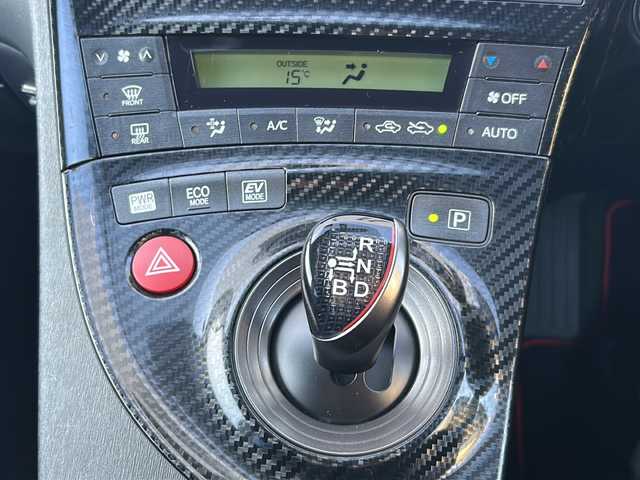 トヨタ プリウス S ツーリングセレ G’s 埼玉県 2013(平25)年 9.1万km ホワイトパールクリスタルシャイン (株)IDOMが運営する【じしゃロン熊谷店】の自社ローン専用車両になりますこちらは現金またはオートローンご利用時の価格です。自社ローンご希望の方は別途その旨お申付け下さい/社外SDナビ　CN-S310WD/　CD/DVD/DTV/Bluetooth/バックカメラ/ETC/前方ドライブレコーダー/ステアリングスイッチ/アルミペダル/純正18インチアルミホイール/純正フロアマット/プッシュスタート/スマートキー