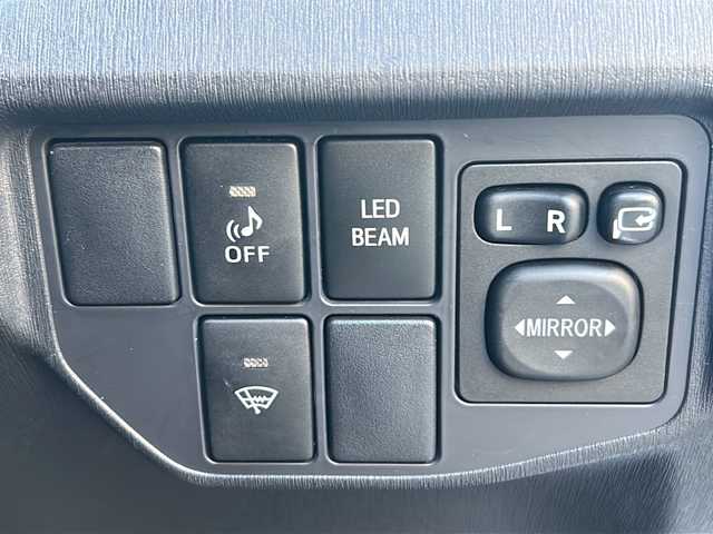 トヨタ プリウス S ツーリングセレ G’s 埼玉県 2013(平25)年 9.1万km ホワイトパールクリスタルシャイン (株)IDOMが運営する【じしゃロン熊谷店】の自社ローン専用車両になりますこちらは現金またはオートローンご利用時の価格です。自社ローンご希望の方は別途その旨お申付け下さい/社外SDナビ　CN-S310WD/　CD/DVD/DTV/Bluetooth/バックカメラ/ETC/前方ドライブレコーダー/ステアリングスイッチ/アルミペダル/純正18インチアルミホイール/純正フロアマット/プッシュスタート/スマートキー