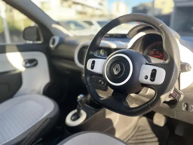 ルノー トゥインゴ EDC 栃木県 2019(令1)年 4.3万km 黄 ワンオーナー/後期モデル/純正ディスプレイオーディオ/（Bluetooth AppleCarPlay USB ）/オートライト/コーナーセンサー/クルーズコントロール/スペアキー