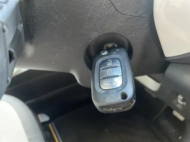 ルノー トゥインゴ EDC 栃木県 2019(令1)年 4.3万km 黄 ワンオーナー/後期モデル/純正ディスプレイオーディオ/（Bluetooth AppleCarPlay USB ）/オートライト/コーナーセンサー/クルーズコントロール/スペアキー