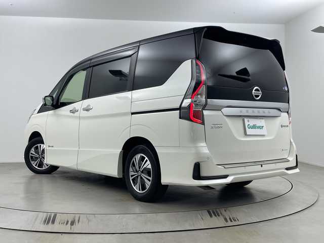 日産 セレナ e－パワー ハイウェイスター V 埼玉県 2021(令3)年 5.4万km ブリリアントホワイトパール 2トーン 純正ナビ/フルセグテレビ/全方位カメラ/ビルトインETC/前方ドライブレコーダー/ブラインドスポットモニター/プロパイロット/デジタルインナーミラー/両側パワースライドドア/衝突被害軽減ブレーキ/クリアランスソナー/オートハイビーム/オートLEDライト/電子パーキングシステム/ブレーキホールド/プッシュスタート/純正フロアマット/純正15インチアルミホイール