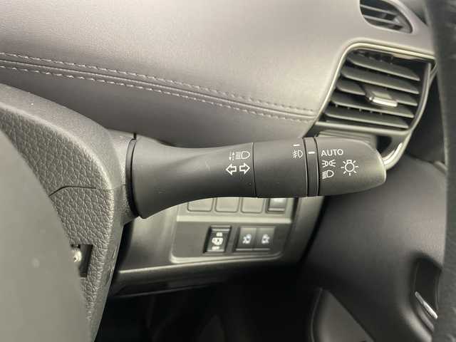 日産 セレナ e－パワー ハイウェイスター V 埼玉県 2021(令3)年 5.4万km ブリリアントホワイトパール 2トーン 純正ナビ/フルセグテレビ/全方位カメラ/ビルトインETC/前方ドライブレコーダー/ブラインドスポットモニター/プロパイロット/デジタルインナーミラー/両側パワースライドドア/衝突被害軽減ブレーキ/クリアランスソナー/オートハイビーム/オートLEDライト/電子パーキングシステム/ブレーキホールド/プッシュスタート/純正フロアマット/純正15インチアルミホイール