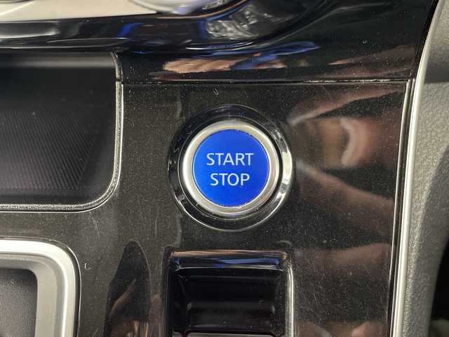 日産 セレナ e－パワー ハイウェイスター V 埼玉県 2021(令3)年 5.4万km ブリリアントホワイトパール 2トーン 純正ナビ/フルセグテレビ/全方位カメラ/ビルトインETC/前方ドライブレコーダー/ブラインドスポットモニター/プロパイロット/デジタルインナーミラー/両側パワースライドドア/衝突被害軽減ブレーキ/クリアランスソナー/オートハイビーム/オートLEDライト/電子パーキングシステム/ブレーキホールド/プッシュスタート/純正フロアマット/純正15インチアルミホイール