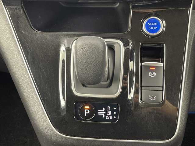 日産 セレナ e－パワー ハイウェイスター V 埼玉県 2021(令3)年 5.4万km ブリリアントホワイトパール 2トーン 純正ナビ/フルセグテレビ/全方位カメラ/ビルトインETC/前方ドライブレコーダー/ブラインドスポットモニター/プロパイロット/デジタルインナーミラー/両側パワースライドドア/衝突被害軽減ブレーキ/クリアランスソナー/オートハイビーム/オートLEDライト/電子パーキングシステム/ブレーキホールド/プッシュスタート/純正フロアマット/純正15インチアルミホイール