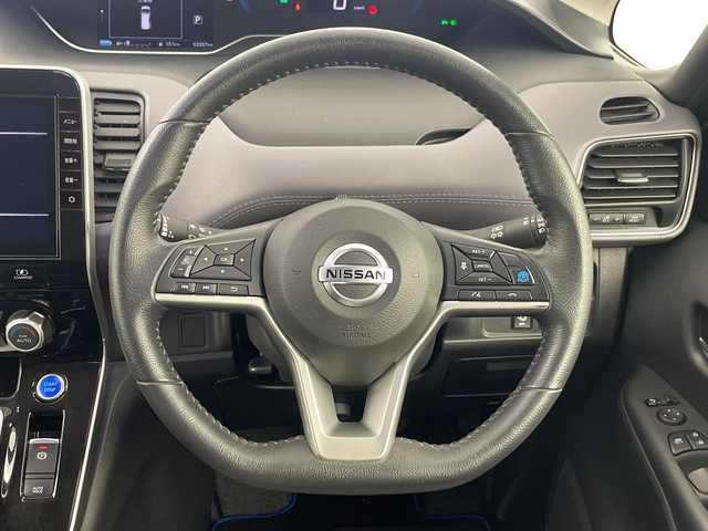 日産 セレナ e－パワー ハイウェイスター V 埼玉県 2021(令3)年 5.4万km ブリリアントホワイトパール 2トーン 純正ナビ/フルセグテレビ/全方位カメラ/ビルトインETC/前方ドライブレコーダー/ブラインドスポットモニター/プロパイロット/デジタルインナーミラー/両側パワースライドドア/衝突被害軽減ブレーキ/クリアランスソナー/オートハイビーム/オートLEDライト/電子パーキングシステム/ブレーキホールド/プッシュスタート/純正フロアマット/純正15インチアルミホイール