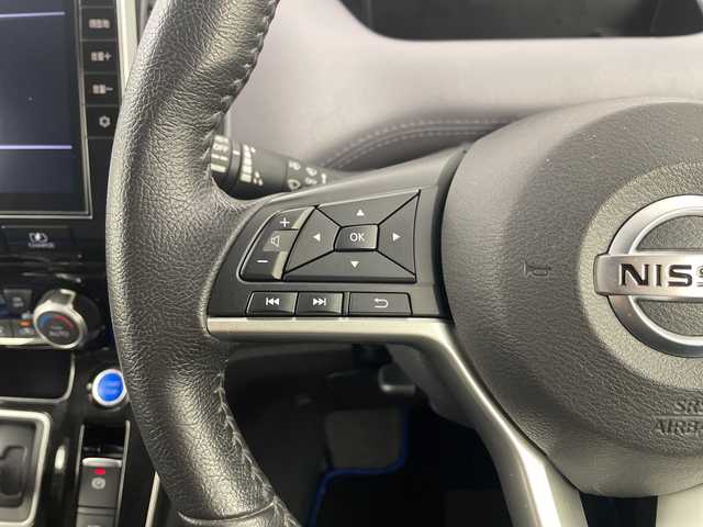 日産 セレナ e－パワー ハイウェイスター V 埼玉県 2021(令3)年 5.4万km ブリリアントホワイトパール 2トーン 純正ナビ/フルセグテレビ/全方位カメラ/ビルトインETC/前方ドライブレコーダー/ブラインドスポットモニター/プロパイロット/デジタルインナーミラー/両側パワースライドドア/衝突被害軽減ブレーキ/クリアランスソナー/オートハイビーム/オートLEDライト/電子パーキングシステム/ブレーキホールド/プッシュスタート/純正フロアマット/純正15インチアルミホイール