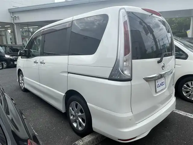 日産 セレナ ハイウェイスター 福岡県 2011(平23)年 8.5万km ブリリアントホワイトパール (株)IDOMが運営する【じしゃロン八幡西店】の自社ローン専用車両になりますこちらは現金またはオートローンご利用時の価格です。自社ローンご希望の方は別途その旨お申付け下さい/純正メモリナビ/バック/サイドカメラ/ETC/TV/3列シート/両側パワースライドドア/100V充電/クルーズコントロール