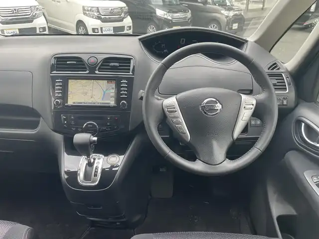 日産 セレナ ハイウェイスター 福岡県 2011(平23)年 8.5万km ブリリアントホワイトパール (株)IDOMが運営する【じしゃロン八幡西店】の自社ローン専用車両になりますこちらは現金またはオートローンご利用時の価格です。自社ローンご希望の方は別途その旨お申付け下さい/純正メモリナビ/バック/サイドカメラ/ETC/TV/3列シート/両側パワースライドドア/100V充電/クルーズコントロール