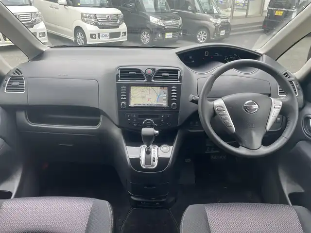 日産 セレナ ハイウェイスター 福岡県 2011(平23)年 8.5万km ブリリアントホワイトパール (株)IDOMが運営する【じしゃロン八幡西店】の自社ローン専用車両になりますこちらは現金またはオートローンご利用時の価格です。自社ローンご希望の方は別途その旨お申付け下さい/純正メモリナビ/バック/サイドカメラ/ETC/TV/3列シート/両側パワースライドドア/100V充電/クルーズコントロール