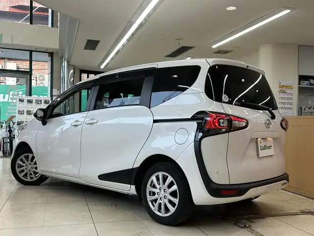 トヨタ シエンタ G 東京都 2020(令2)年 2.8万km ホワイトパールクリスタルシャイン ワンオーナー/純正ディーラーナビ/(BT/CD/DVD/フルセグTV)/(NSZT-W68T)/全周囲カメラ/クリアランスソナー/両側パワースライドドア/ETC/プリクラッシュセーフティー/LDA/先行者発進告知/PKSB/前方ドライブレコーダー/アイドリングストップ/革巻きステアリング/ステアリングスイッチ/ステアリングヒーター/シートヒーター/電動格納ウインカーミラー/ドアバイザー/プライバシーガラス/オートライト/オートハイビーム/LEDライト/フォグランプ/ISOFIX/純正フロアマット/スマートキー/プッシュスタート/スペアキー/社外15インチアルミホイール/W+サイド+カーテンSRS&ABS/横滑防止装置/新車時保証書/取扱説明書